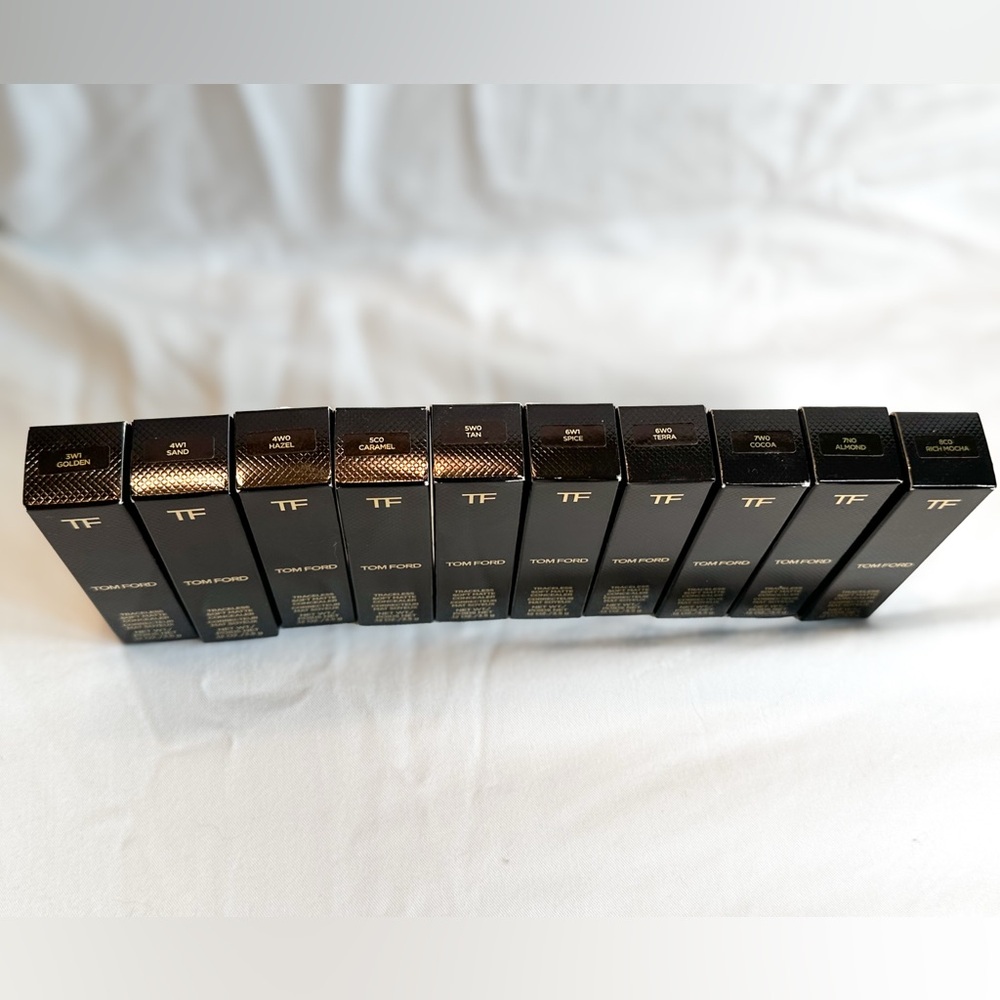 5W0 - TOM FORD Traceless Soft Matte Concealer in Color: 5W0 Tan 💜 - Picture 7 of 8
